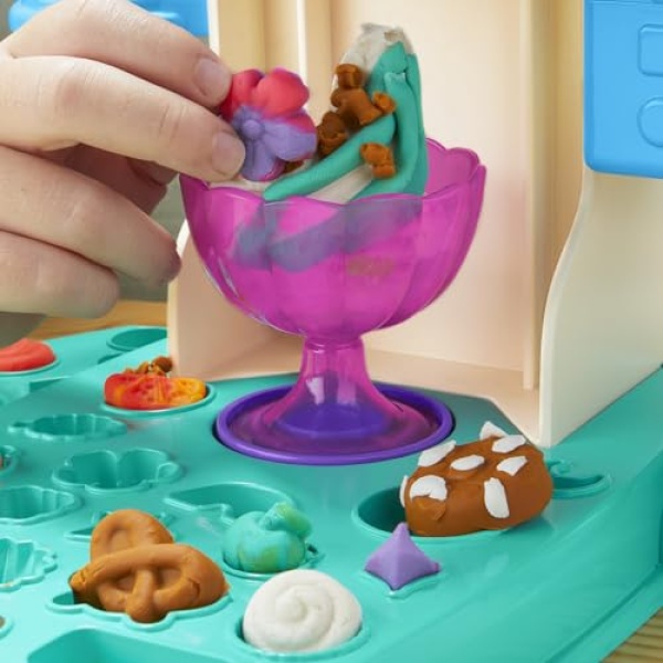 Play-Doh Rainbow Ice Cream Playset with 5 Tubs - Image 4