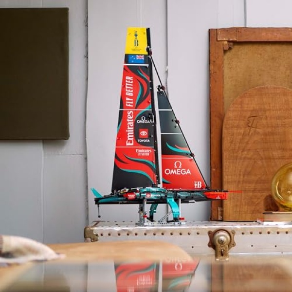 LEGO Technic Emirates Team New Zealand AC75 Yacht Set 42174 - Image 2