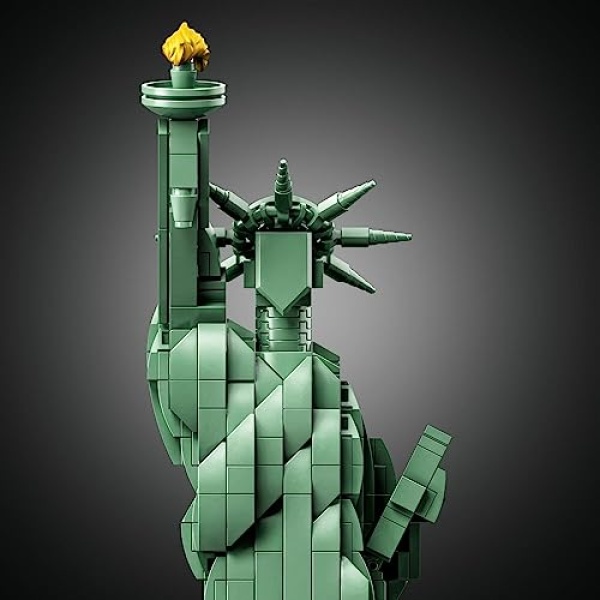 LEGO Architecture Statue of Liberty Model Building Set 21042 - Image 4