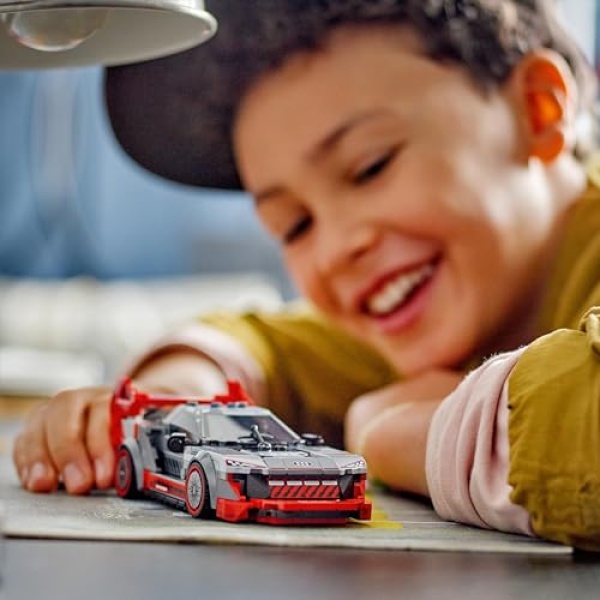 LEGO Speed Champions Audi S1 e-tron quattro Race Car 76921 - Image 5