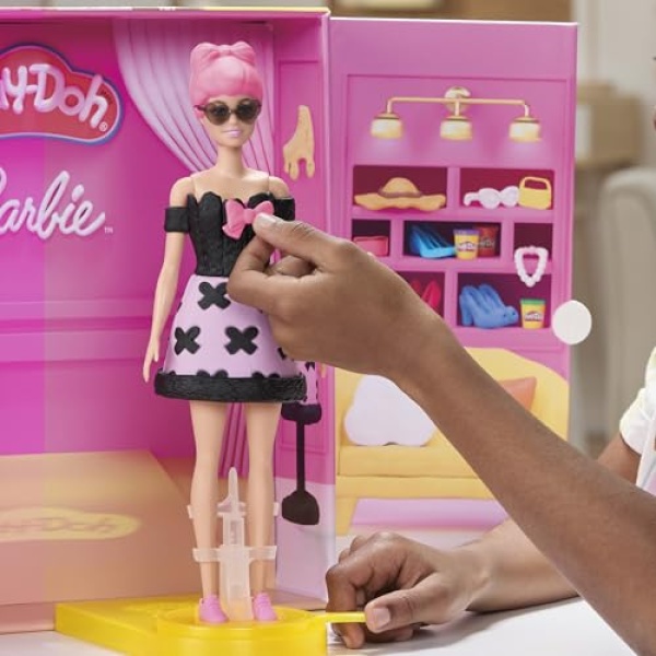 Play-Doh Barbie Designer Fashion Show Playset with 6 Tubs - Image 8