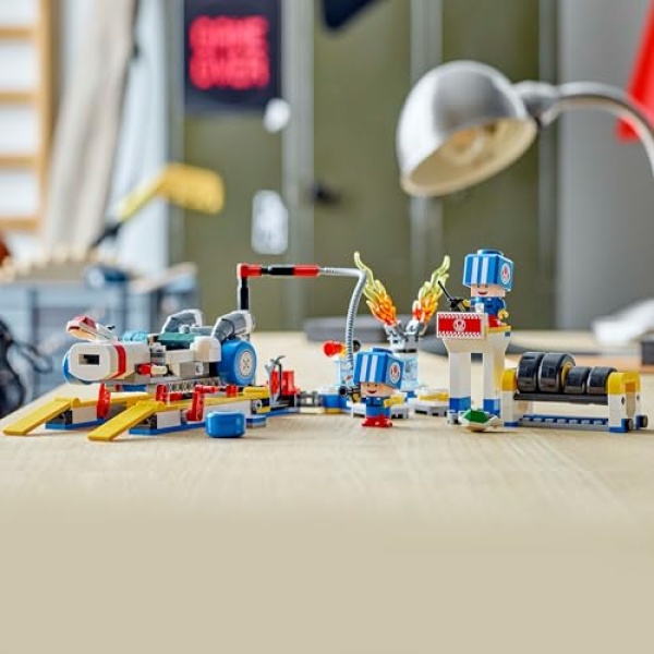 LEGO Super Mario: Mario Kart - Toad's Garage Toy Set 72035 - Image 5