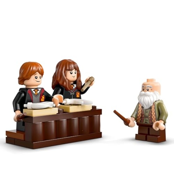 LEGO Harry Potter Hogwarts Castle: Charms Class Set 76442 - Image 3