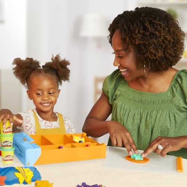 Play-Doh Rainbow Animal Storage Set with 8 Tubs - Image 4