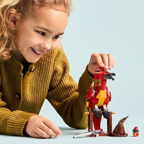 LEGO Harry Potter Fawkes: Dumbledore's Phoenix Toy Set 76448 - Image 6