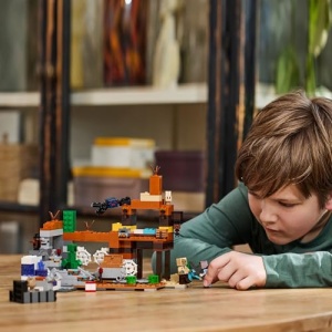 LEGO Minecraft The Badlands Mineshaft Video-Game Toy 21263