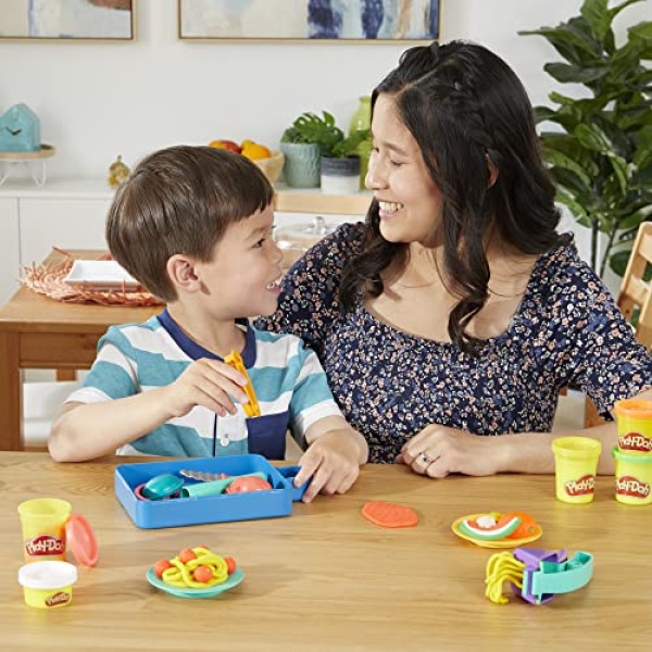 Play-Doh Little Chef Starter Set with 5 Tubs & Accessories - Image 5