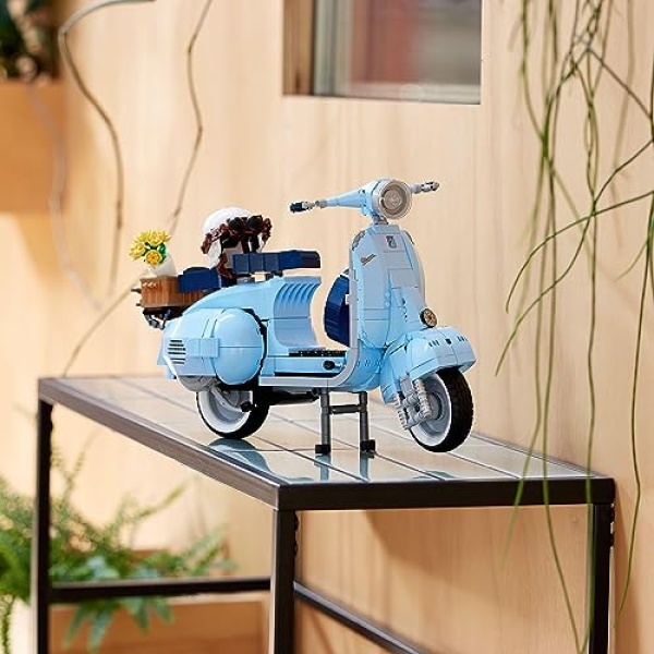 LEGO Icons Vespa 125 Scooter Model Set for Adults 10298 - Image 4