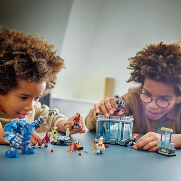 LEGO Marvel Iron Man's Laboratory: Hall of Armour Set 76315 - Image 5