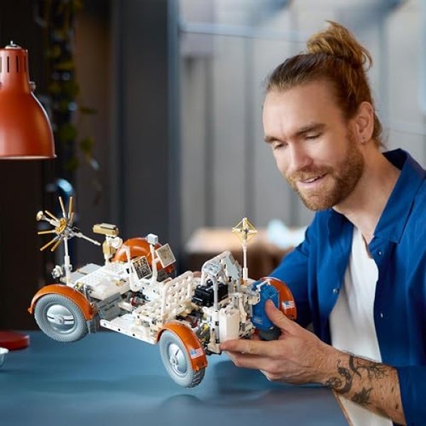 LEGO Technic NASA Apollo Lunar Roving Vehicle - LRV 42182 - Image 6