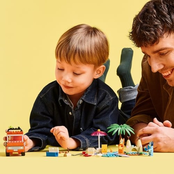LEGO Bluey: Bluey's Beach & Family Car Trip Toy Set 11202 - Image 5