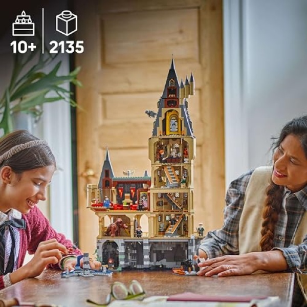 LEGO Harry Potter Hogwarts Castle: The Main Tower Set 76454 - Image 2