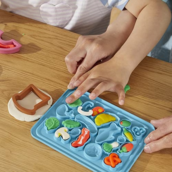 Play-Doh Little Chef Starter Set with 5 Tubs & Accessories - Image 3
