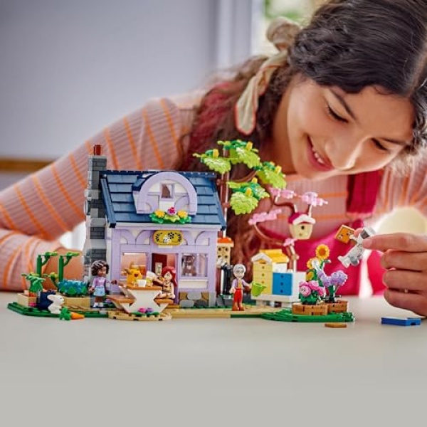 LEGO Friends Beekeepers' House and Flower Garden Set 42669 - Image 6