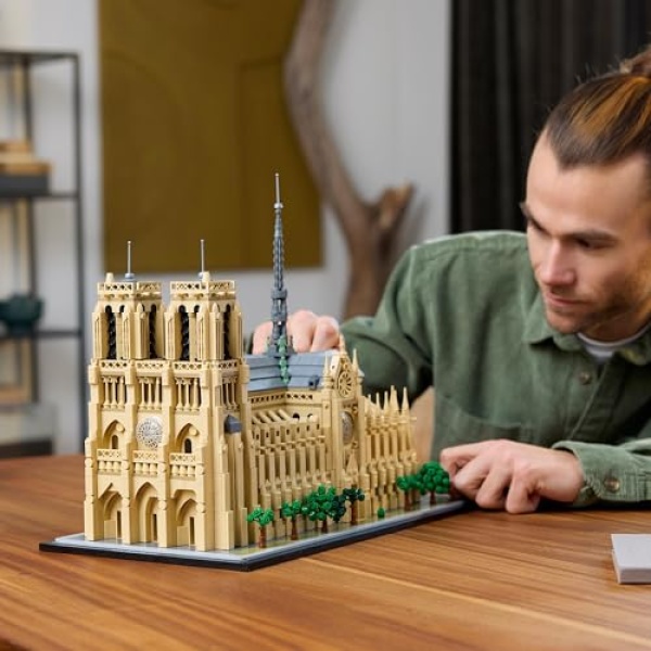 LEGO Architecture Notre-Dame de Paris Set for Adults 21061 - Image 5