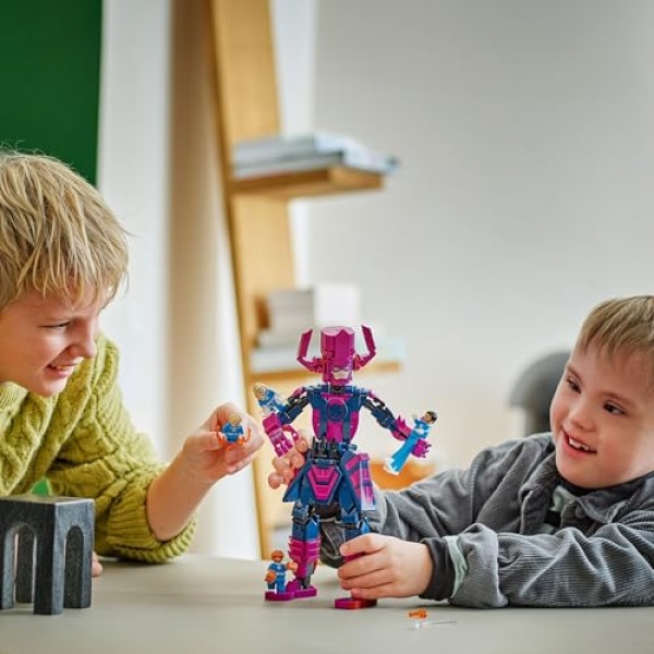 LEGO Marvel Fantastic Four vs. Galactus Figure 76316 - Image 6