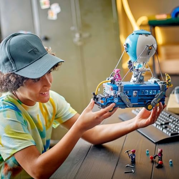 LEGO Fortnite Battle Bus Toy Set with 9 Characters 77073 - Image 5