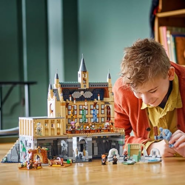 LEGO Harry Potter Hogwarts Castle: The Great Hall Set 76435 - Image 9
