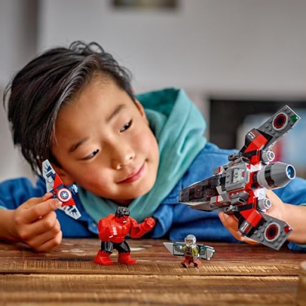 LEGO Marvel Captain America vs. Red Hulk Battle Set 76292 - Image 4