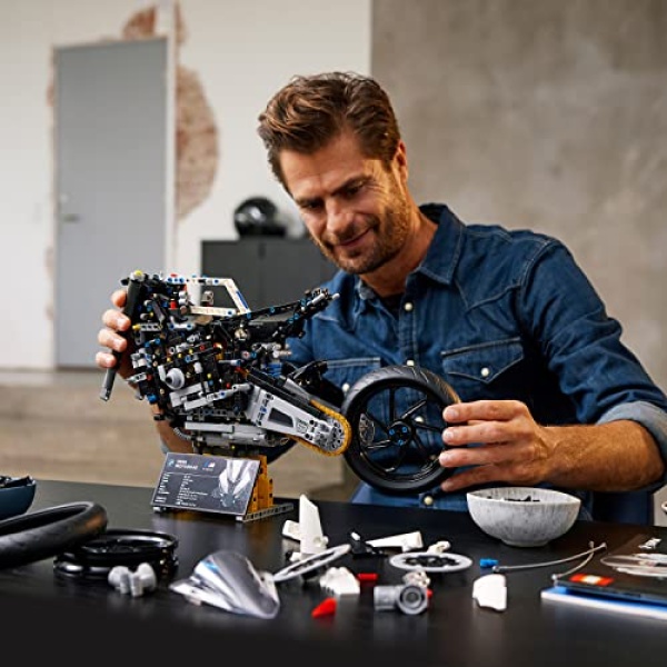 LEGO Technic BMW M 1000 RR Motorbike Model Kit 42130 - Image 4