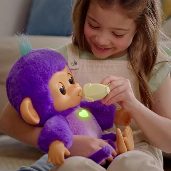 Fingerlings Care 'n' Cuddles Interactive Baby Monkey - Image 2