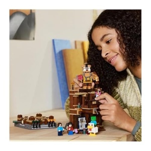 LEGO Minecraft Woodland Mansion Fighting Ring Toy Set 21272