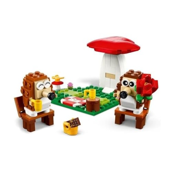 LEGO Hedgehog Picnic Date Set with Toy Animal Figures 40711 - Image 3