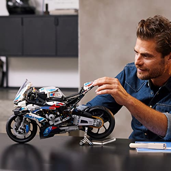 LEGO Technic BMW M 1000 RR Motorbike Model Kit 42130 - Image 6