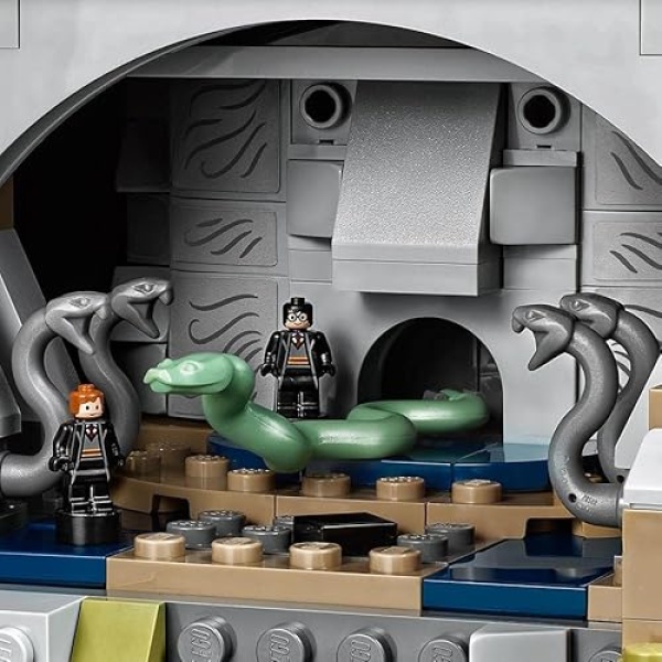 LEGO Harry Potter Hogwarts Castle Toy 71043 - Image 4